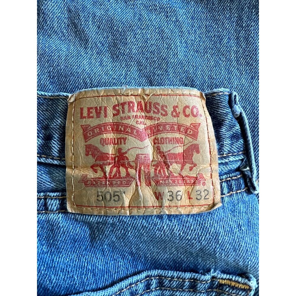 Levi's 505 Jeans Classic Blue Medium Wash Straight Leg Denim Distressed 36 Baggy - Picture 5 of 8